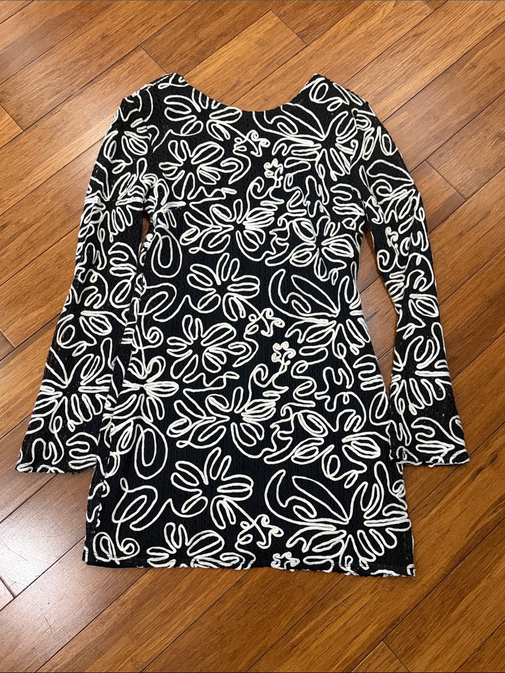 Black & White Floral-Pattern Knit Tunic